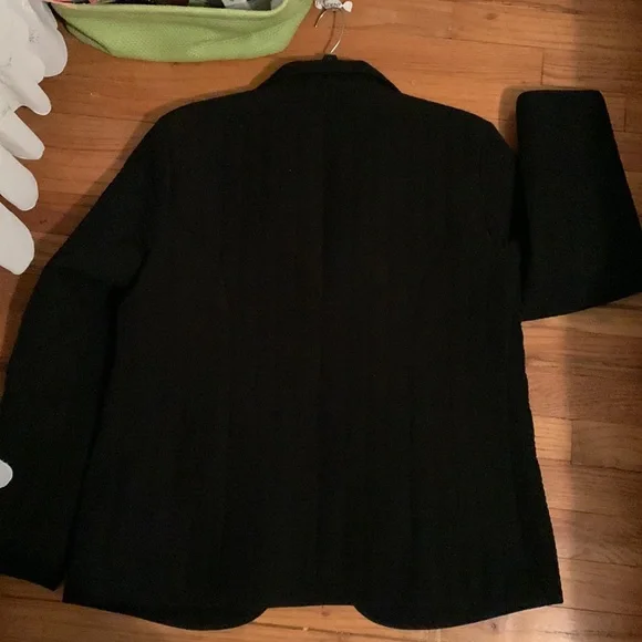 Gallery black quilted, car jacket lightly used - Picture 5 of 9